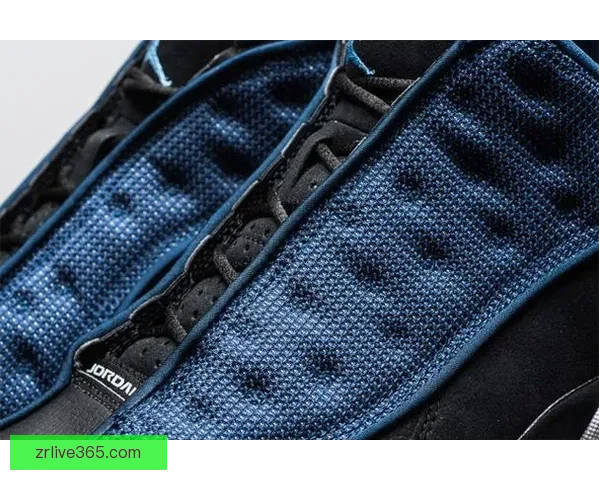 阿森纳二六二七赛季客场球衣亮相学院海军蓝红黄点缀风格